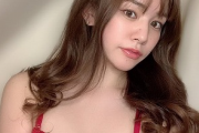 B85W60H90、癒しの笑顔でスレンダーボディのグラドルデビュー