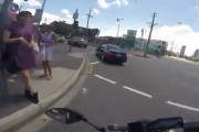 【動画】バイク乗り「おっええ女おるやんけ！」→