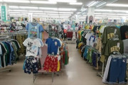 【画像】中学生までこういう服屋で買ってもらってたやつｗｗｗｗ