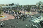 【悲報】東京ディズニーランド、リミッター解除して長々々蛇の列ｗｗｗｗ