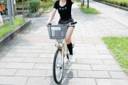 【画像】自転車に乗ってうっかりパンチラしちゃう女の子ｗｗｗ