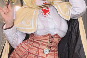 【朗報】巨乳コスプレイヤーさん、うっかり透けブラしてしまうww