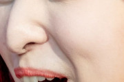 【画像】声優の佐倉綾音さん、鼻毛がはみ出て炎上