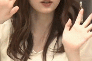 【画像】森香澄アナが配信で巨乳を潰したり揺らしてしまう　※GIFあり