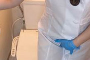 【個人撮影】ナースコスに手袋してトイレでオナニーを自撮りしてるお姉さんの投稿映像がなんかエロい件