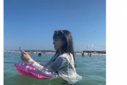 HKT48武田智加、Fカップ水着姿画像がセクシーすぎる！志賀島TikTok動画で豊満バストチラリ！ファン大絶賛！