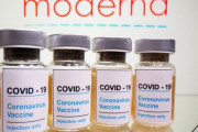 【悲報】モデルナ「実は３回打たないと効果ないです誠にごめんなさい」