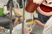 【画像】まんさん、山手線車内で納豆を食い始めて臭いが充満wwwwwwwwww