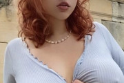 白人女特有の「乳首がビンビン？だから何？」みたいな態度