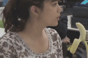 【gif】女子アナ、バナナが舌に触れて「ﾋﾞｸﾝｯ」となってしまう