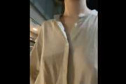 【個人撮影】可愛い彼女の単独スマホ自撮り・夜のドキドキノーブラぶらぶら散歩♡自撮り投稿映像