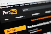 【悲報】pornhubに黒髪の無修正動画がアップされてしまうｗｗｗｗ