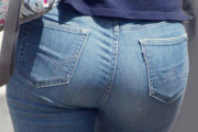 パツパツ具合がエッチなデニム尻エロ画像