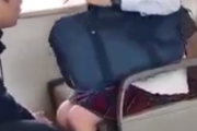【動画】JKさん、電車の中でチー牛に痴漢される