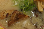 【画像】ラグビー外人選手「豚骨ラーメン、うんめえ！」