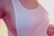 ノーブラで下着姿の女性が横からおっぱいを見せるからヌケるｗｗｗ