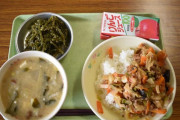 【悲報】学校給食さん、ヴィーガン食を強制してしまう