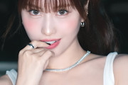 【画像】TWICE・モモ(30)、またしてもエチエチボデーを披露wwwwwwwwww