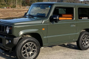 【画像あり】「ジムニー」とか言う軽自動車なのに見栄張れるカッコイイ車ｗｗｗ