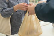 【悲報】政府「すまん、実はレジ袋有料化は義務じゃなかったわ?」