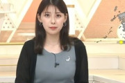 【画像】上村彩子アナのニット乳にブラ線が浮き出てしまう