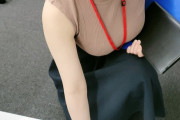 【画像】乳がデカイのに体のラインがわかる服着とる女ｗｗｗｗｗ