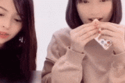 【gif】女子、とんでもないサプリの食い方をしてしまう