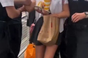 【動画】イギリスの女子高生、午後5時にマクドナルドに居た容疑で逮捕される