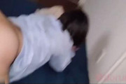 【個人撮影】『ママ～？』『ダメ！開けないで…ｱﾝｱﾝッ』隣の部屋に子供がいるのに他人チ●ポに突かれるお母さん