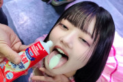 【画像】地下アイドルさん、イベント中に男性が出した白いものを飲み込んでしまう