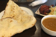 【画像あり】インド料理屋のナン、デカすぎるwwwwwwwwwwww