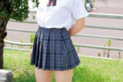 【画像】生足JK(157cm)「男子って...こーゆーのが好きなんでしょｗ」ﾊﾟｼｬｯ