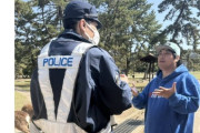 【画像】奈良公園に身長230センチの超巨大警官が現れるｗｗｗｗ