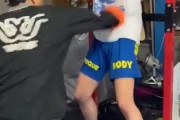 【悲報】ｴﾁｴﾁJK、おっさんに執拗に殴打され気絶してしまう…
