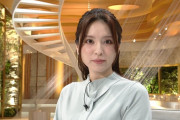 【画像】テレ東の角谷暁子アナ、お乳強調スケベ過ぎる