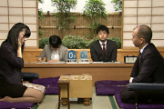 【画像】美人女性棋士「ミニスカ素足で男と対局したろｗｗｗ」