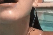 【GIF】爆乳がプールから飛び出てくる瞬間ｗｗｗ