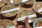 【画像】ラーメンは「出前」で食べると劇的にウマくなるのです・・・