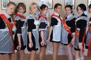 何でミニスカメイドばっかりなん？ｗタダでさえ日本人より遥かにエロいロシア人JKさんの卒業式…えちえち過ぎやろ！ｗｗｗ