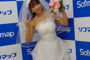 AV女優に撮影でウェディングドレスを着せると泣き出すらしいな