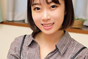 渡辺まお フル勃起したチンポをベロ舐めフェラ！エロ尻丸出しの美少女が背面騎乗位で杭打ちピストン