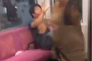 【動画】電車内でブレイキングダウンを始める男女が話題にｗｗｗｗｗ