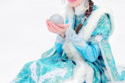 【動画像】アイドルさん、雪が降りしきる雪まつり会場でスクール水着で歌ってバズりまくるｗ
