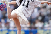 【速報】高山一実ん、始球式で大胆パンチラ　??