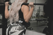 【画像】こういう格好でお尻を突き出しながら筋トレしてる女さんｗｗｗｗ