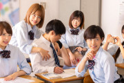 99.4％が女子！の学校に入学したらクラスメイトは女子ばかりでモテまくり！休み時間、授業中関係なく誘惑されまくりでヤラレまくり！楽しいやら…