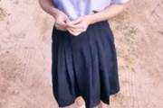 【無修正 エロ動画】 田舎道を歩いていた制服女子が変態男にハメらる