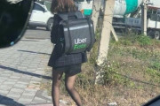 【画像】OLもUberする時代に...