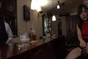 スナックにおひとり様の若妻がパンチラ見せつけフェラして誘惑ちんぽを求めてパイパンに中出しセックス逆ナン体験