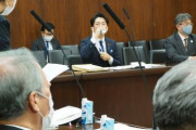 小泉進次郎「ペットボトル全面禁止にします。時代は紙パック」
